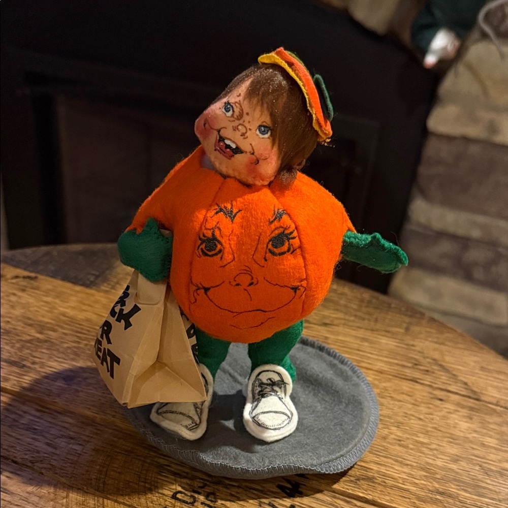 1980’s Vintage Halloween Trick or Treater Annalee 1989